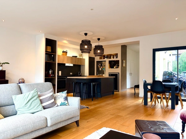 Le Bouscat Jean Jaurès – Maison récente 4 chambres avec piscine et studio indépendant
