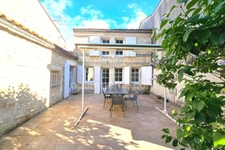 Rare : Secteur proche Victor Hugo ANGOULEME Demeure de caractère en pierre de taille, 4 chambres, 151 m² sur 800 m² de terrain