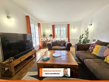 Maison de plain-pied de 153 m² avec 4 chambres, un garage et une piscine. MOUTHIERS SUR BOEME (16)