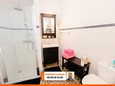 Propriété comprenant une maison charentaise de 230 m², attenant un gîte de 79 m² indépendant et un studio l’ensemble meublé. SAINT SATURNIN (16)