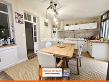 Maison centre-ville de 147 m² avec terrasse, 4 chambres et vue sur le château. LA ROCHEFOUCAULD (16)