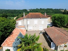 Maison charentaise de 170 m² avec 4 ou 3 chambres avec bureau sur la commune de TAPONNAT FLEURIGNAC (16)
