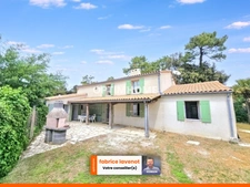 RARE !!! Maison de 230 M² DE SURFACE COMPRENANT UNE MAISON, UN GARAGE POUR BATEAU ET UN STUDIO sur RIVEDOUX PLAGE (17)