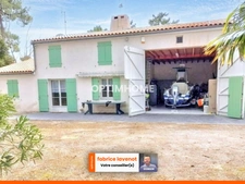 RARE !!! Maison de 230 M² DE SURFACE COMPRENANT UNE MAISON, UN GARAGE POUR BATEAU ET UN STUDIO sur RIVEDOUX PLAGE (17)