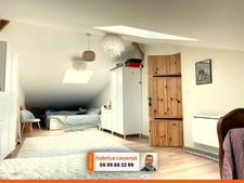 Propriété comprenant une maison charentaise de 230 m², attenant un gîte de 79 m² indépendant et un studio l’ensemble meublé. SAINT SATURNIN (16)
