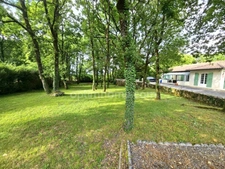 Maison de plain-pied de 153 m² avec 4 chambres, un garage et une piscine. MOUTHIERS SUR BOEME (16)