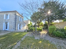 Rare : Secteur proche Victor Hugo ANGOULEME Demeure de caractère en pierre de taille, 4 chambres, 151 m² sur 800 m² de terrain