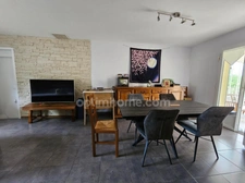 Maison de plain-pied de 120 m², 4/5 chambres et grand garage, au calme absolu. CHAMPNIERS (16)