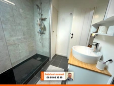 Propriété comprenant une maison charentaise de 230 m², attenant un gîte de 79 m² indépendant et un studio l’ensemble meublé. SAINT SATURNIN (16)