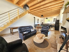 Ensemble immobilier, composé de deux maisons rénovées 135 et 105 m² sur un même terrain de 1900 m² avec piscine Proche de MAGNAC SUR TOUVRE (16)