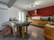 Maison de plain-pied de 120 m², 4/5 chambres et grand garage, au calme absolu. CHAMPNIERS (16)