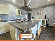 Maison de plain-pied de 153 m² avec 4 chambres, un garage et une piscine. MOUTHIERS SUR BOEME (16)