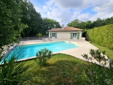 Maison de plain-pied de 153 m² avec 4 chambres, un garage et une piscine. MOUTHIERS SUR BOEME (16)