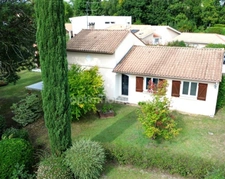 Au cœur de la ville de LA BRÈDE, Maison 148 m², 4 chambres et bureau. LA BREDE (33)