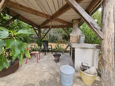 Maison de plain-pied de 120 m², 4/5 chambres et grand garage, au calme absolu. CHAMPNIERS (16)