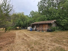 Maison de plain-pied de 120 m², 4/5 chambres et grand garage, au calme absolu. CHAMPNIERS (16)
