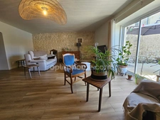 Maison charentaise de 232 m², 6 chambres, un bureau, piscine et un garage de 90 m² - LINARS (16)