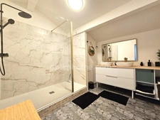 Ensemble immobilier, composé de deux maisons rénovées 135 et 105 m² sur un même terrain de 1900 m² avec piscine Proche de MAGNAC SUR TOUVRE (16)
