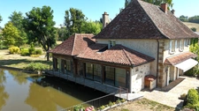Maison à vendre 11 pièces proche de LA CLAYETTE (71) 346m² - 6 chambres - dépendances - piscine - terrain 14178 m²
