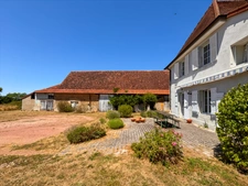 House for sale 9 rooms near MARCIGNY (71) 234m² - outbuildings - land 16290 m²