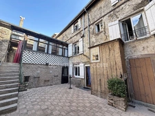 Maison de caractère de 219 m2 avec cour, garage et 2 appartements loués à BLAMONT