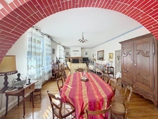 Maison de caractère de 219 m2 avec cour, garage et 2 appartements loués à BLAMONT