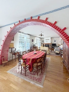 Maison de caractère de 219 m2 avec cour, garage et 2 appartements loués à BLAMONT