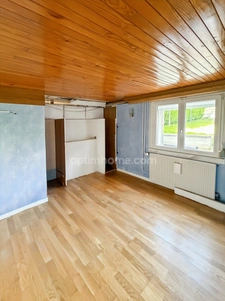 Maison individuelle 4 pièces avec jardin, garage et terrasse.