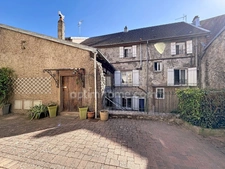 Maison de caractère de 219 m2 avec cour, garage et 2 appartements loués à BLAMONT