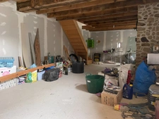 Maison en pierre de 82 m2 à finir de rénover et jardin de 620m2