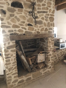 Maison en pierre de 82 m2 à finir de rénover et jardin de 620m2