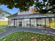 Maison individuelle de plain-pied sur sous sol avec jardin de 1680m2.