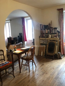 Maison de bourg de 113 m2  avec garage et jardinet et local commercial 