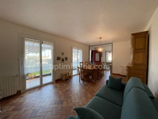 Maison individuelle de plain-pied sur sous sol avec jardin de 1680m2.