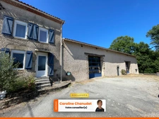 Maison en pierre avec grange sol quartz  de 290 m2 sur terrain de 3290 m2. 