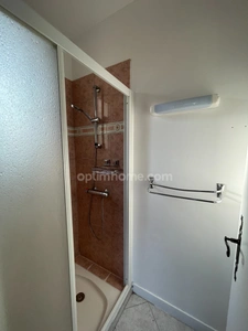 Maison individuelle de plain-pied sur sous sol avec jardin de 1680m2.