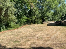 Maison en pierre avec grange sol quartz  de 290 m2 sur terrain de 3290 m2. 