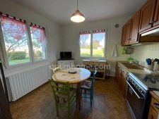Maison individuelle de plain-pied sur sous sol avec jardin de 1680m2.