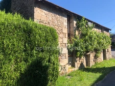 Maison en pierre de 82 m2 à finir de rénover et jardin de 620m2