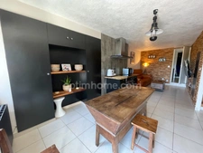 Maison en pierre avec grange sol quartz  de 290 m2 sur terrain de 3290 m2. 