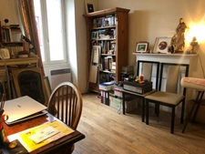 Maison de bourg de 113 m2  avec garage et jardinet et local commercial 