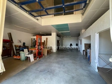 Maison en pierre avec grange sol quartz  de 290 m2 sur terrain de 3290 m2. 