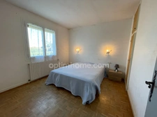 Maison individuelle de plain-pied sur sous sol avec jardin de 1680m2.
