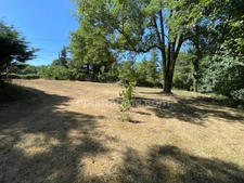 Maison en pierre avec grange sol quartz  de 290 m2 sur terrain de 3290 m2. 