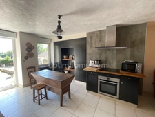 Maison en pierre avec grange sol quartz  de 290 m2 sur terrain de 3290 m2. 