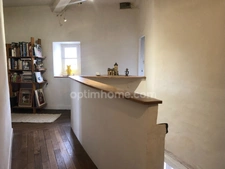 Maison de bourg de 113 m2  avec garage et jardinet et local commercial 