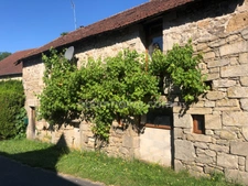 Maison en pierre de 82 m2 à finir de rénover et jardin de 620m2
