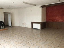 Maison de bourg de 113 m2  avec garage et jardinet et local commercial 