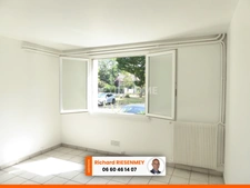 Studio en RDC avec parking BRUYERES LE CHATEL (91)