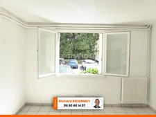 Studio en RDC avec parking BRUYERES LE CHATEL (91)
